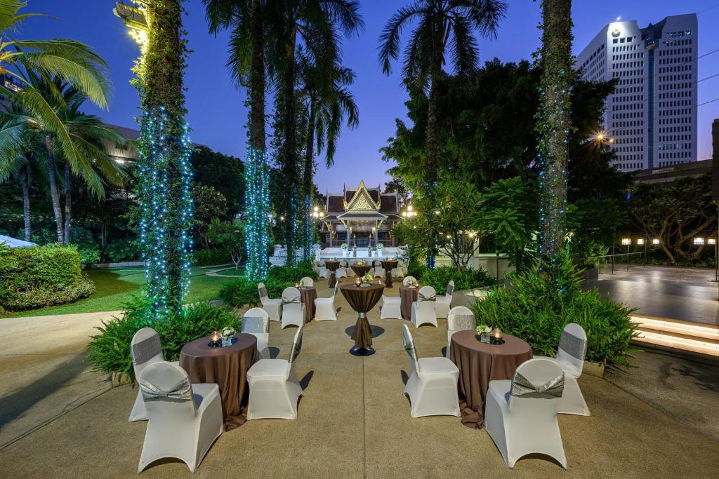 Centara Grand Ladprao бассейн