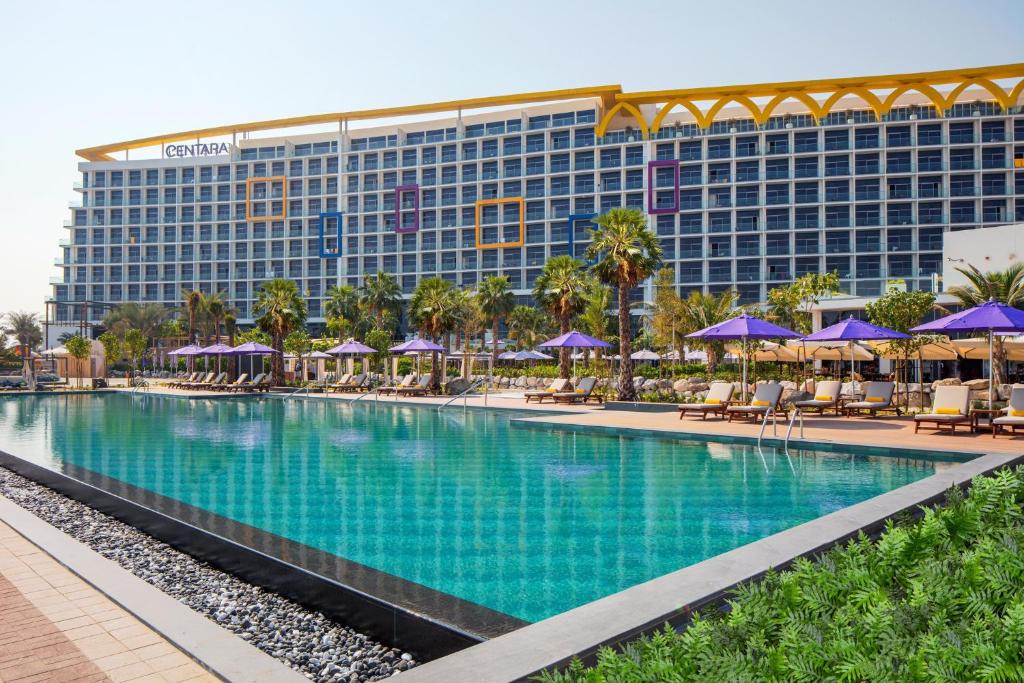 Centara Mirage Beach Resort Dubai бассейн