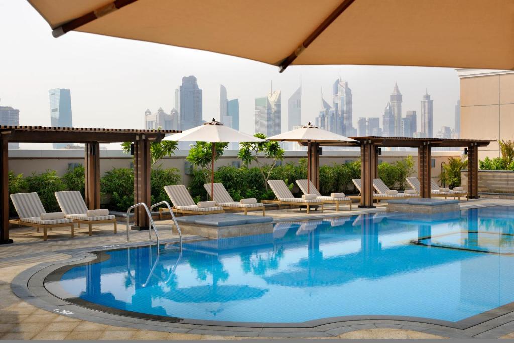 Crowne Plaza Jumeirah лобби