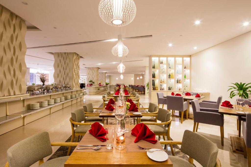 Diamond Bay Hotel бассейн