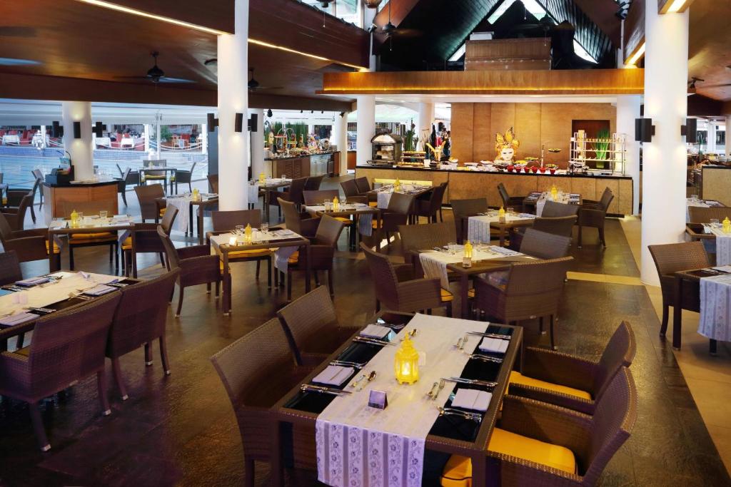 Le Meridien Phuket ресторан