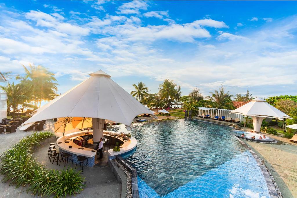 Mercury Phu Quoc Resort бассейн