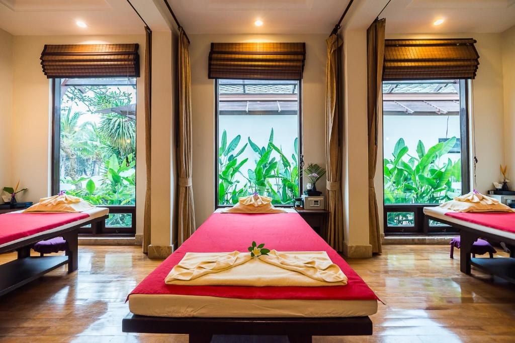 Ravindra Beach Resort территория