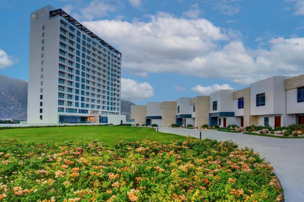 Royal M Beach Resort Al Aqah фасад